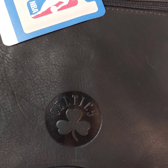 Pangea NBA Brands Black Leather Flap Over Laptop Messenger Bag - NBA - CELTICS - Picture 3 of 7